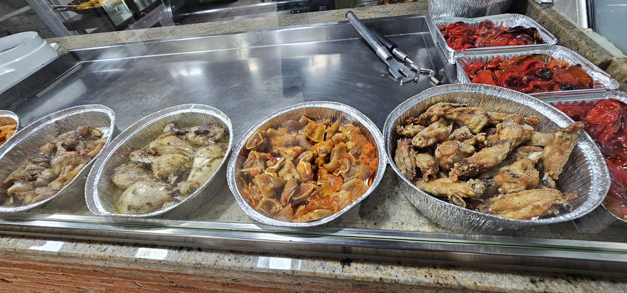 Asador de pollos en la Vera Comida para llevar