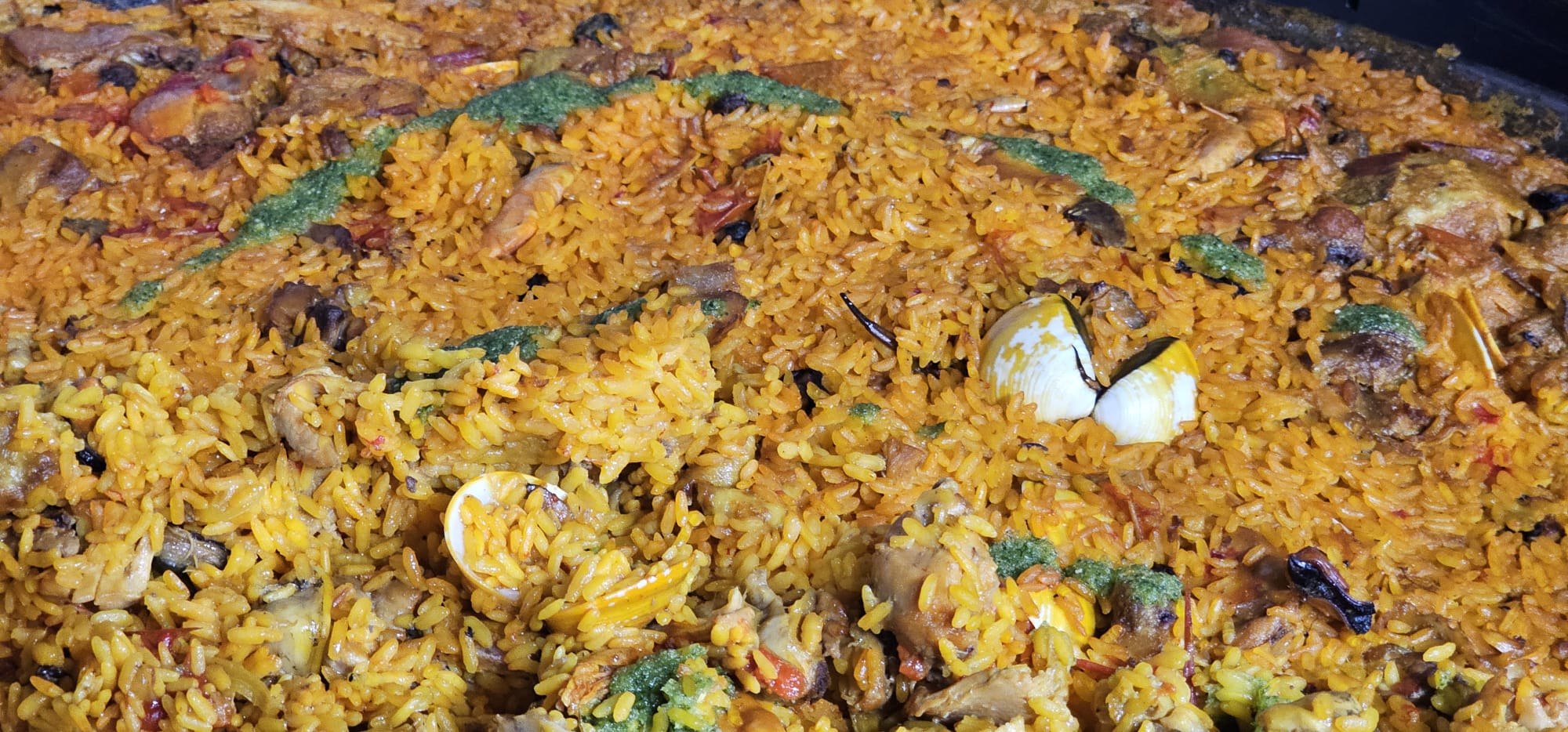 Asador de pollos en la Vera Comida para llevar