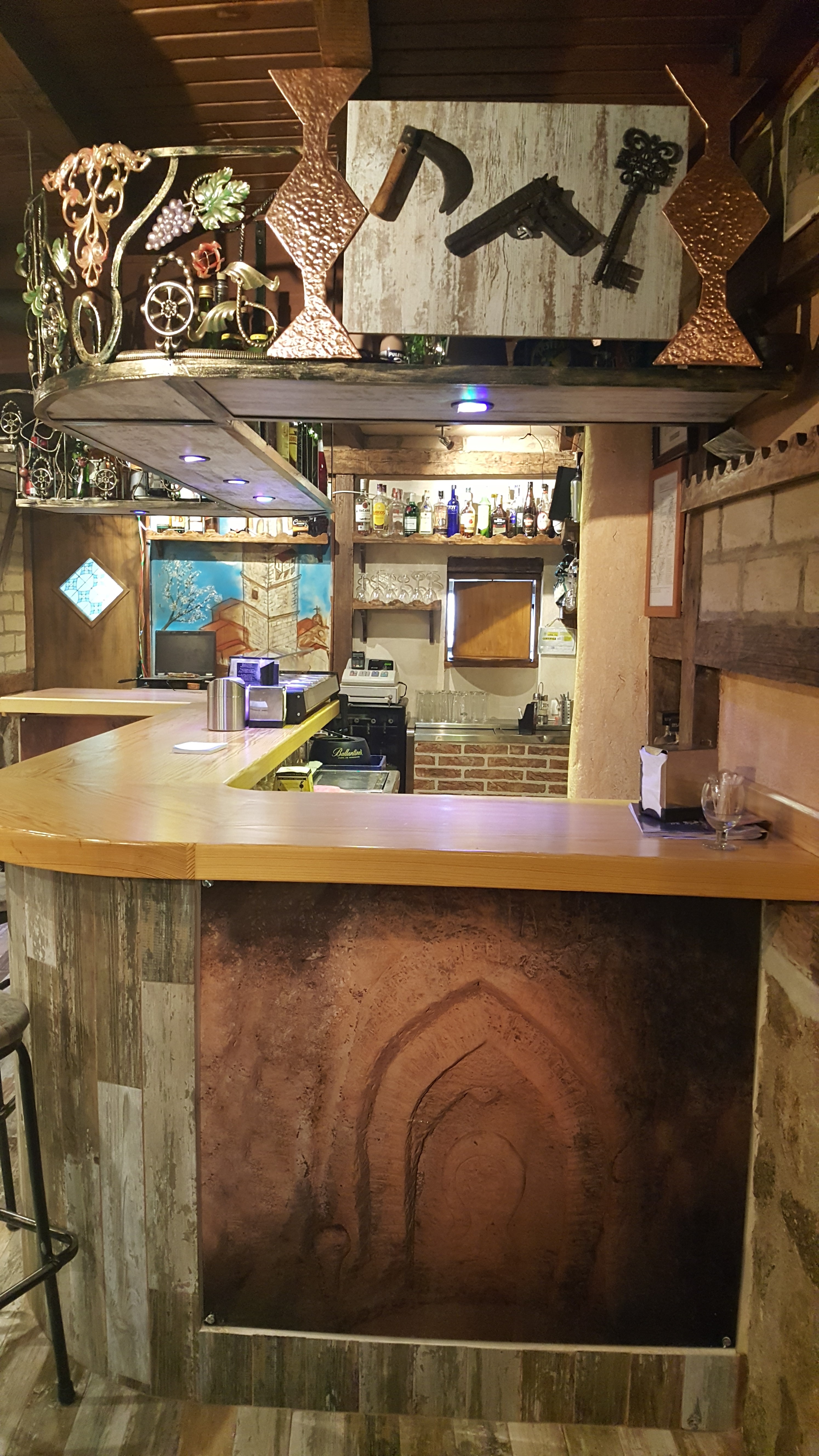 Bar Tapería En Garganta La Olla – La Cueva