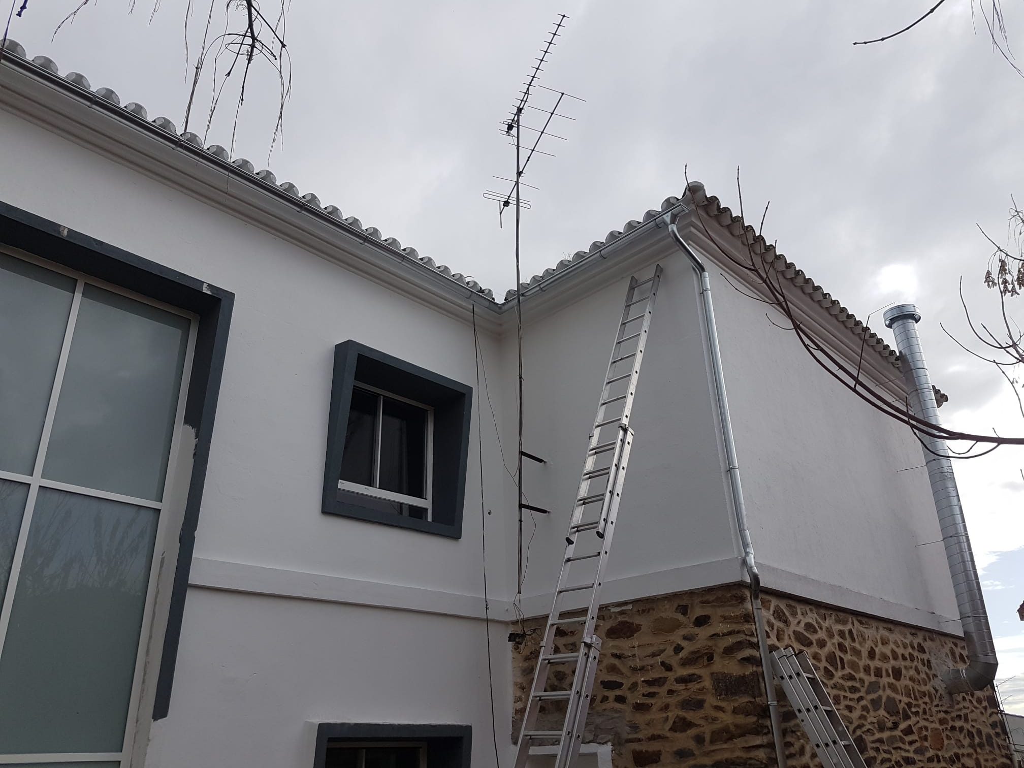 Instaladores de canalones en Extremadura Cano