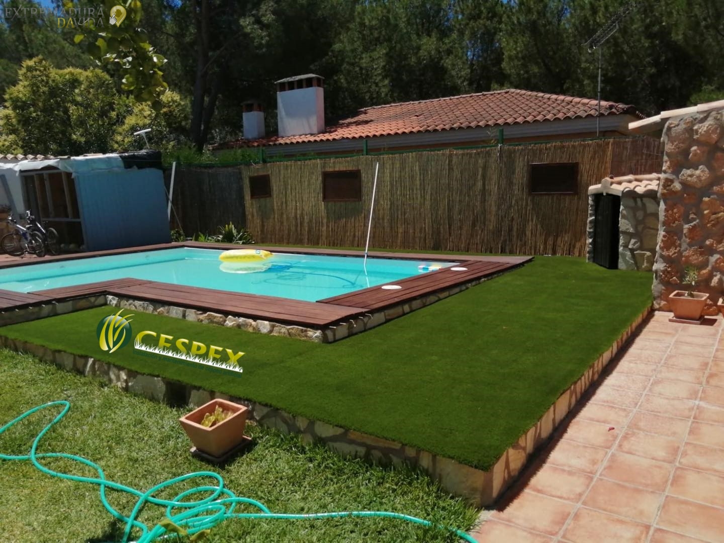 Cesped Artificial jardines piscinas en Cáceres Cespex