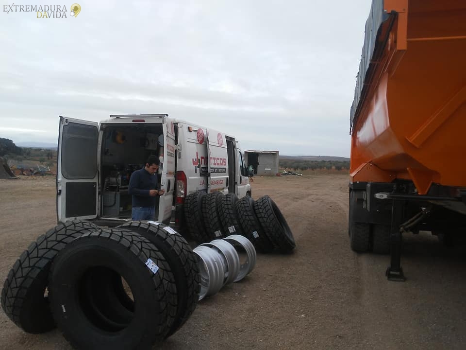 Asistencia móvil 24h neumáticos en carretera Tierra de Barros Almendralejo J.A