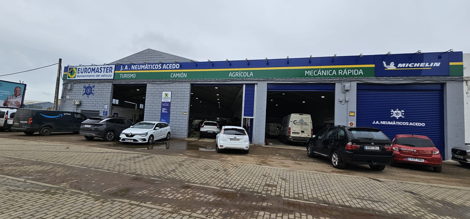 Cambiar ruedas en Almendralejo Villafranca Fuente del Maestre J. Acedo servicio 24h