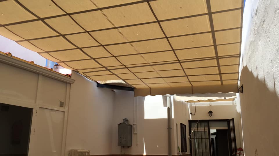 fabricamos e instalamos toldos, capotas, pérgolas, cerramientos, cartelería y muchos más productos