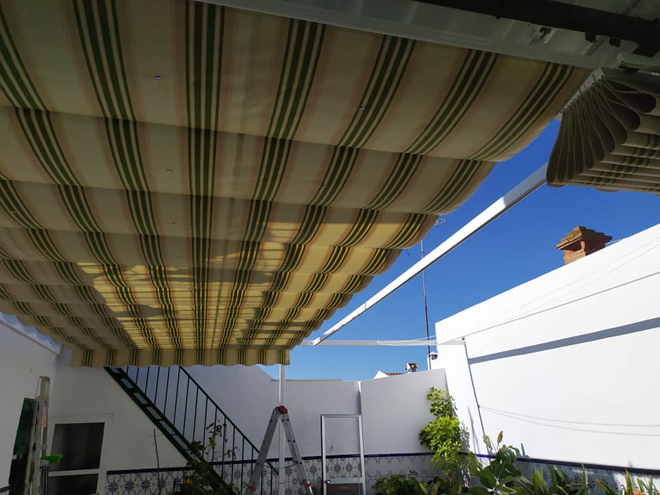 fabricamos e instalamos toldos, capotas, pérgolas, cerramientos, cartelería y muchos más productos