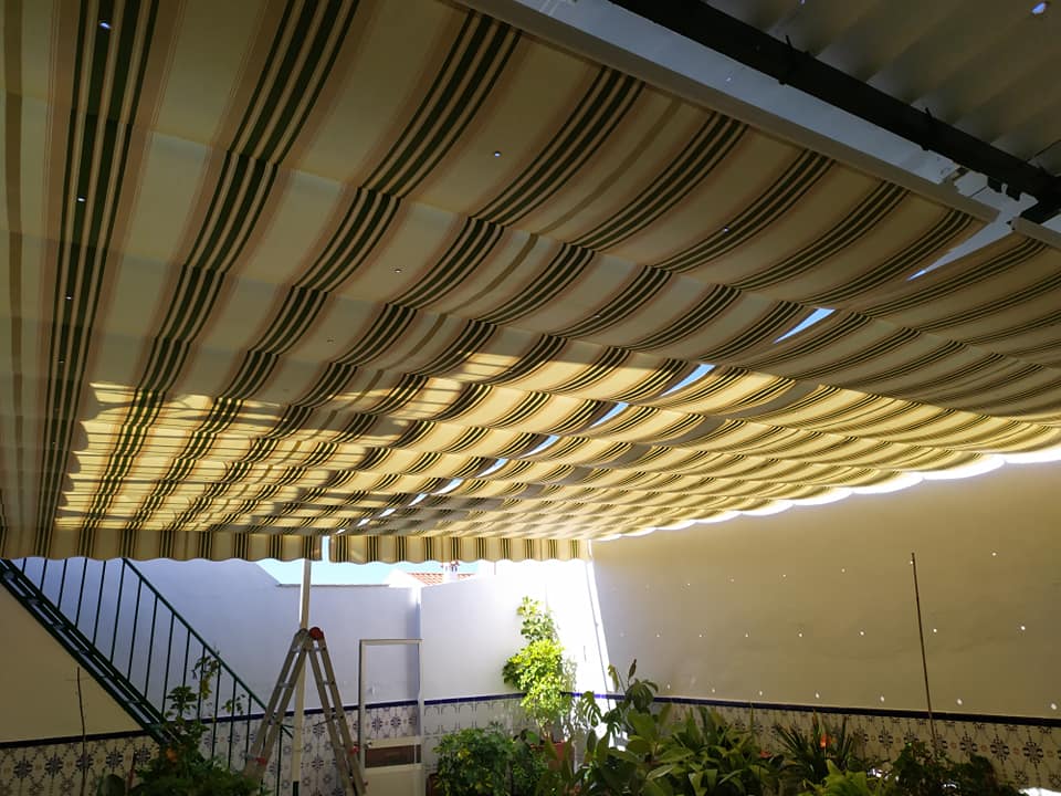 fabricamos e instalamos toldos, capotas, pérgolas, cerramientos, cartelería y muchos más productos