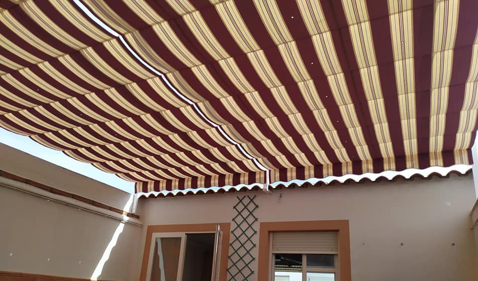 fabricamos e instalamos toldos, capotas, pérgolas, cerramientos, cartelería y muchos más productos